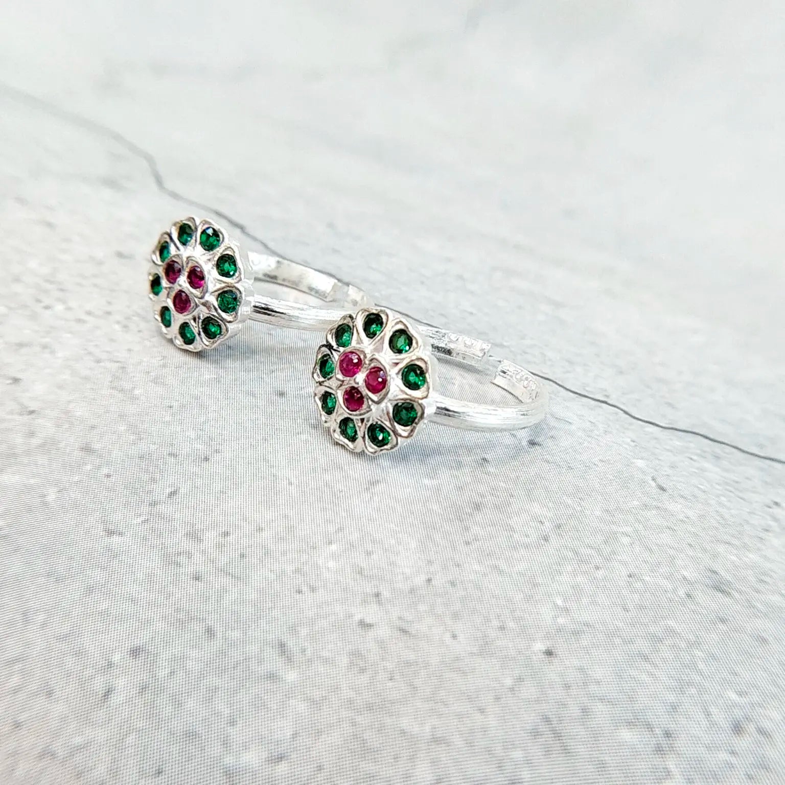 Classic Stone Silver Metti