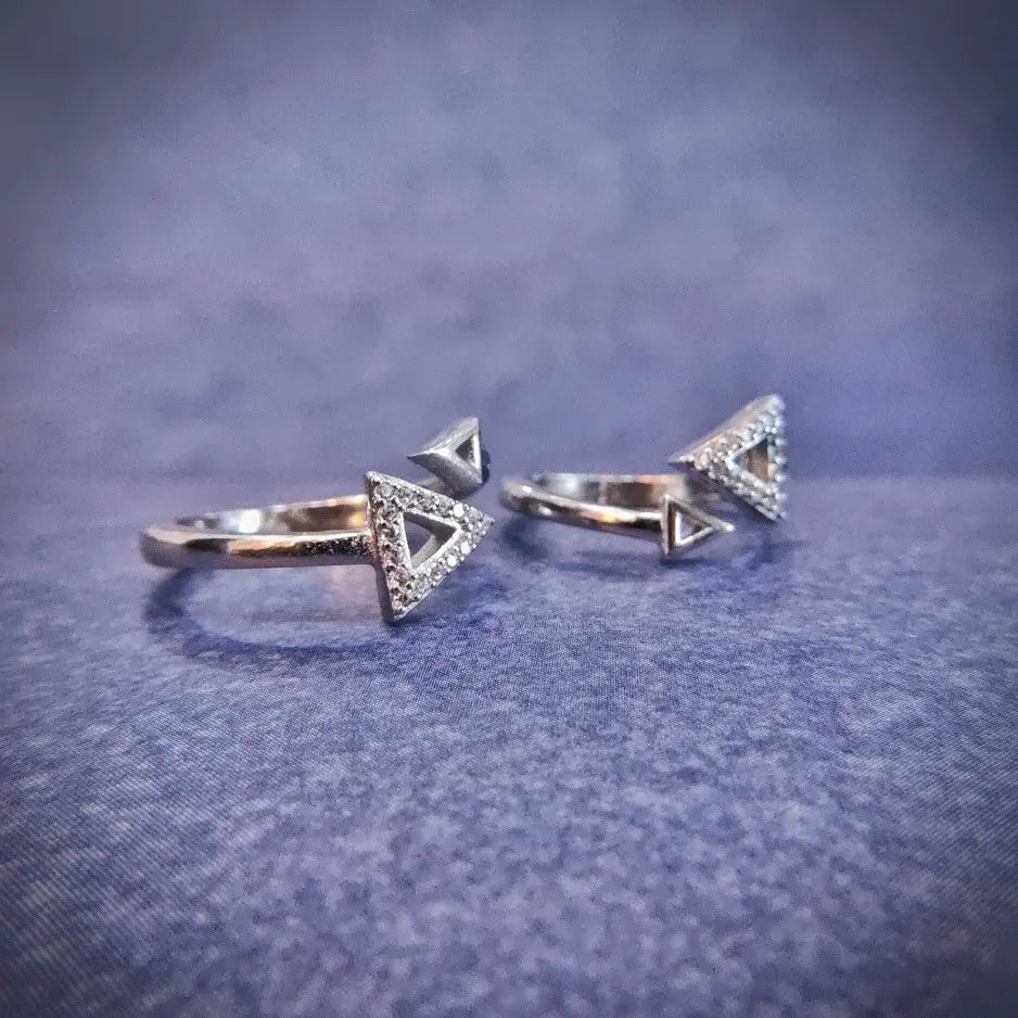 92.5 Silver Triangle Shaped Metti
