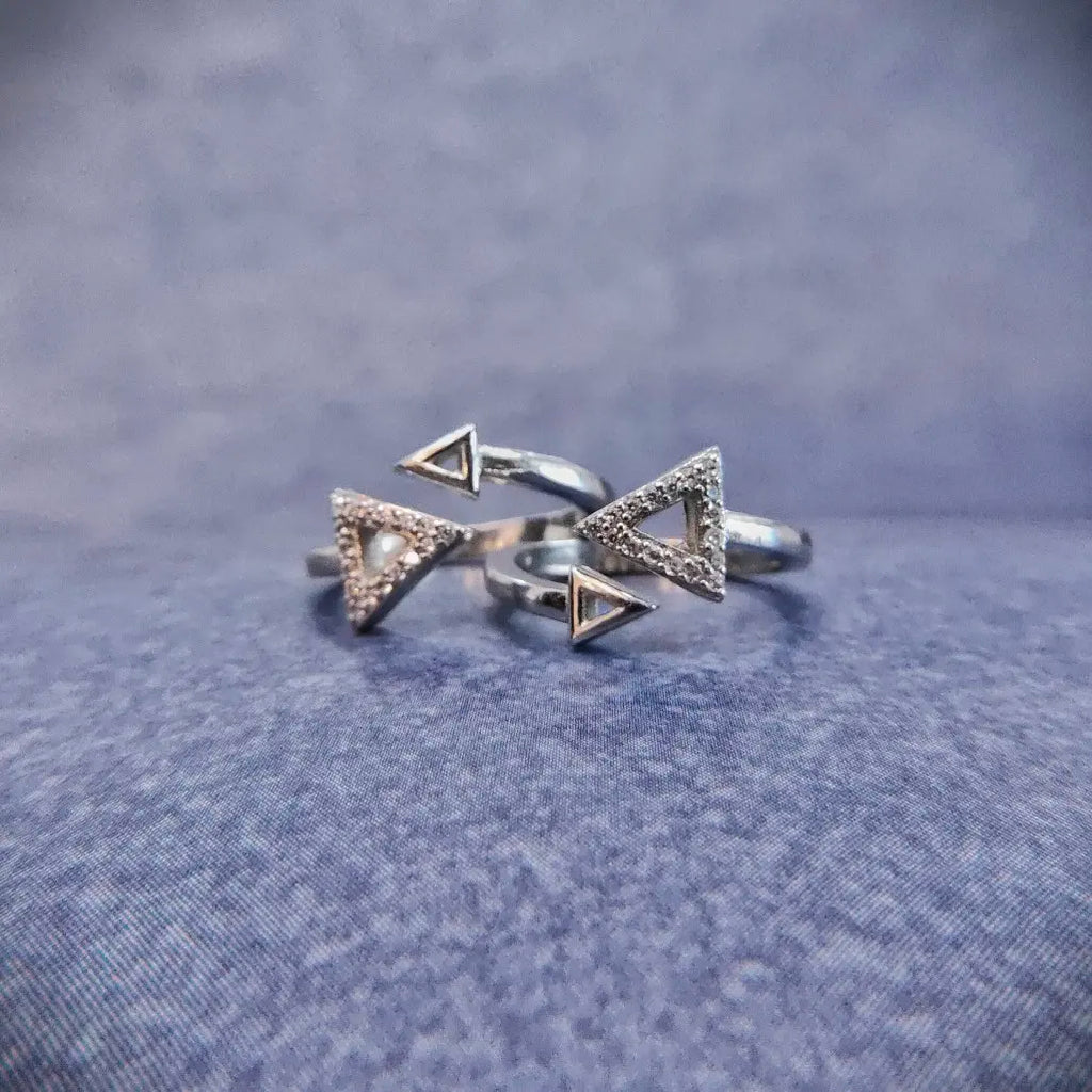 92.5 Silver Triangle Shaped Metti