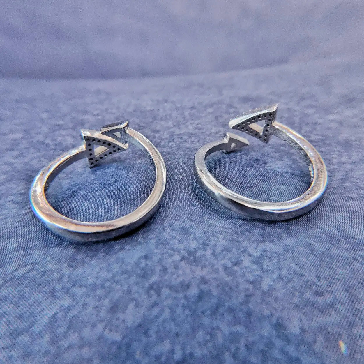 92.5 Silver Triangle Shaped Metti