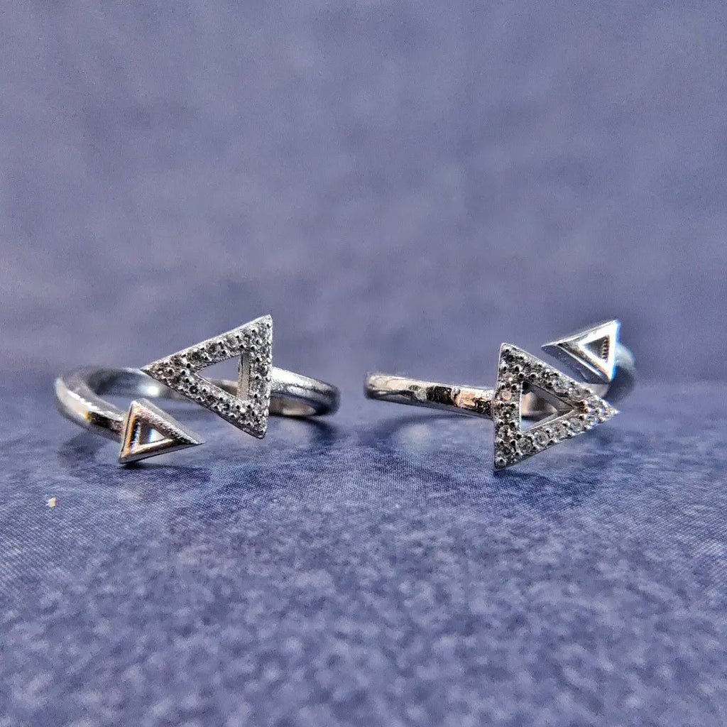 92.5 Silver Triangle Shaped Metti
