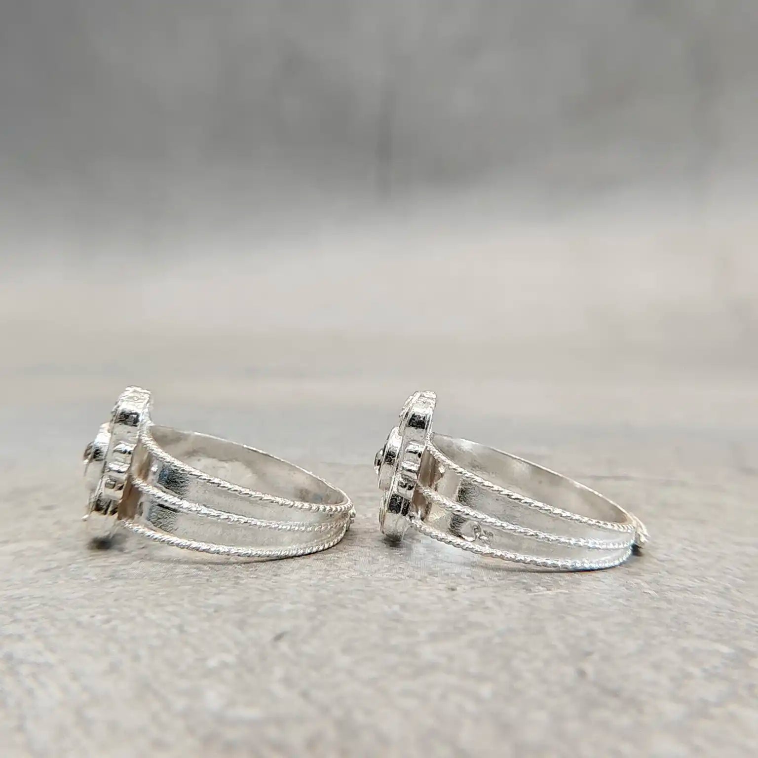 Traditional Color Silver Metti