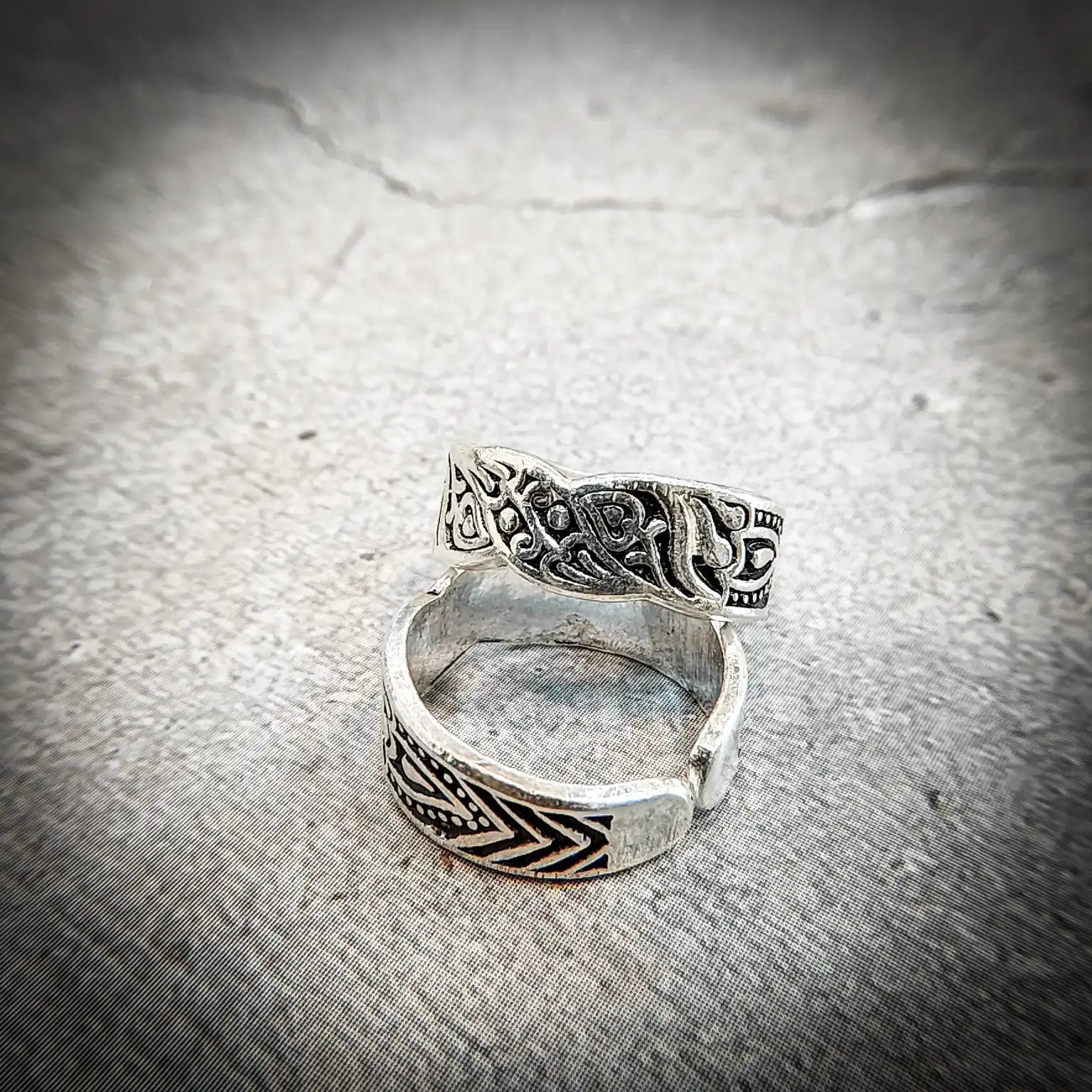 Traditional Antique Silver Metti