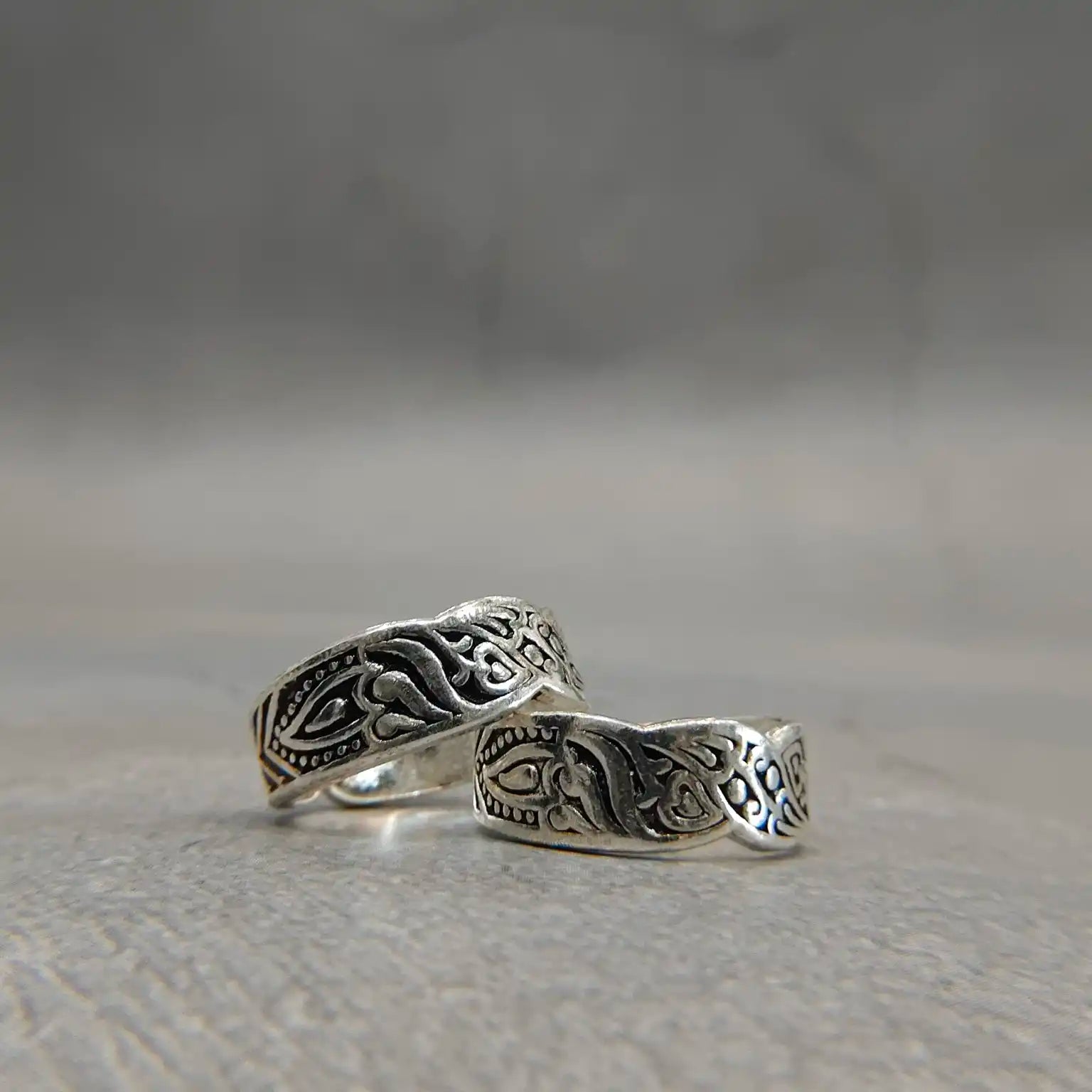 Traditional Antique Silver Metti