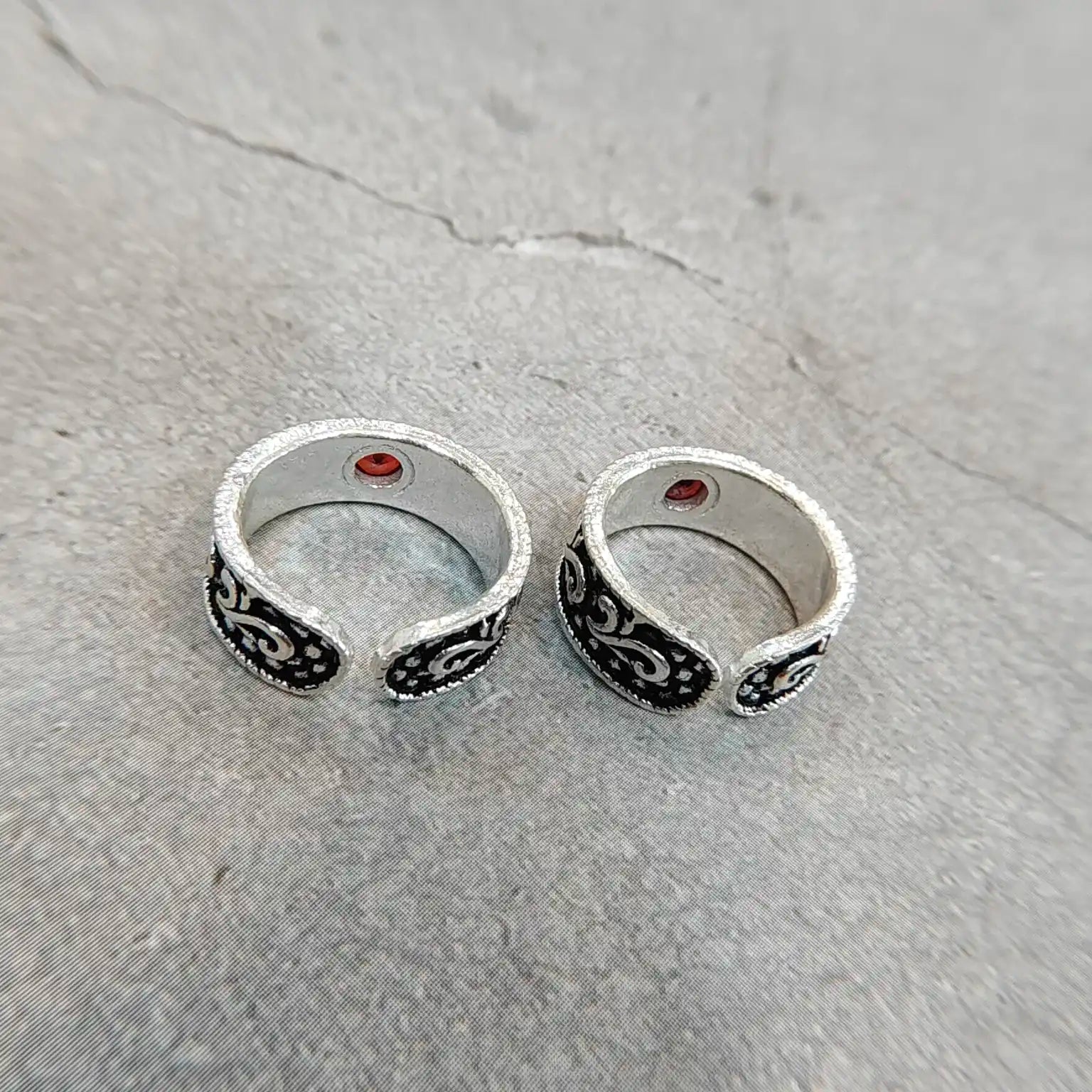 Traditional Antique Stone Silver Metti