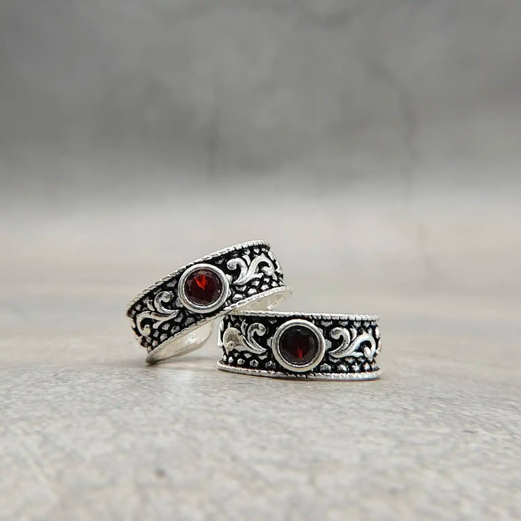 Traditional Antique Stone Silver Metti
