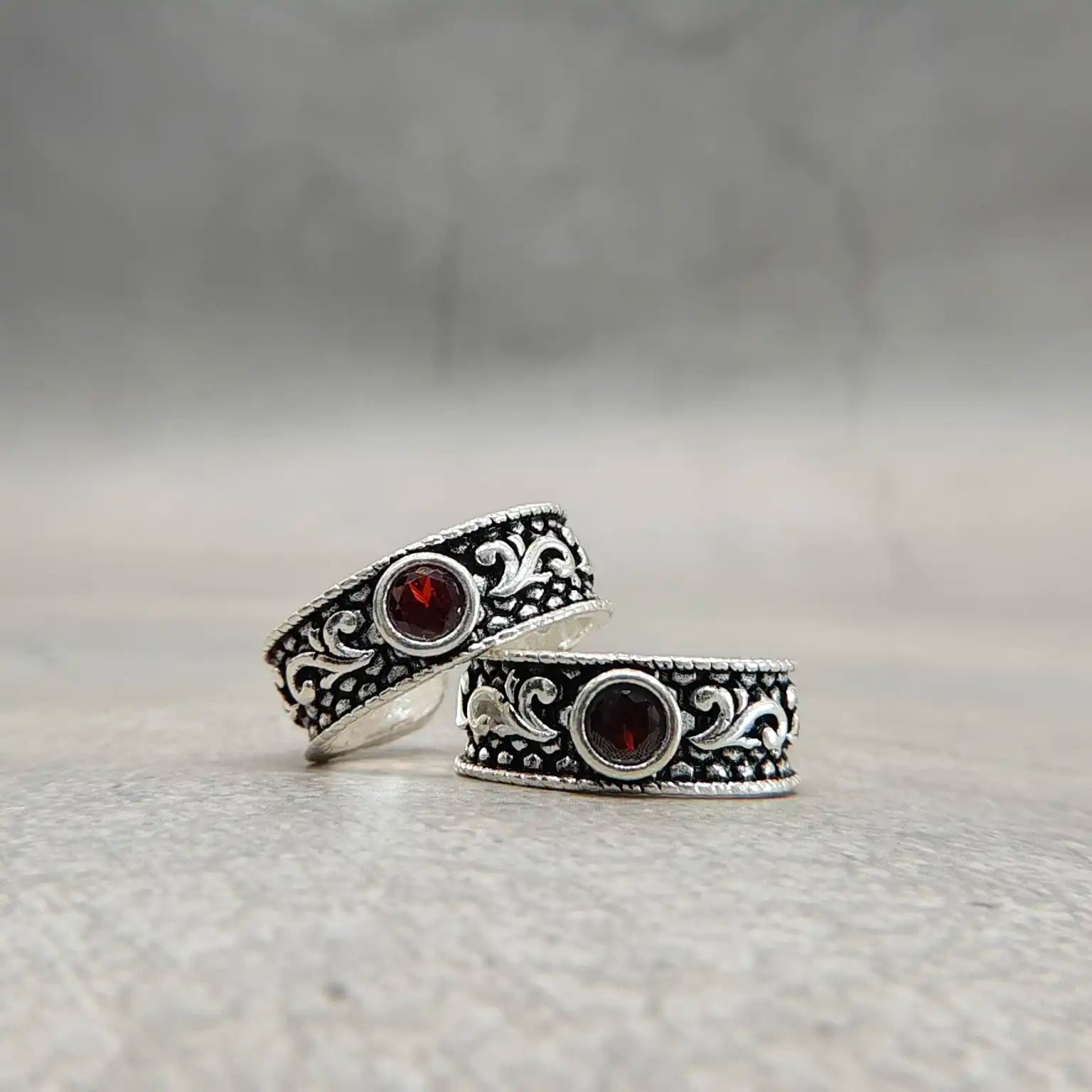 Traditional Antique Stone Silver Metti
