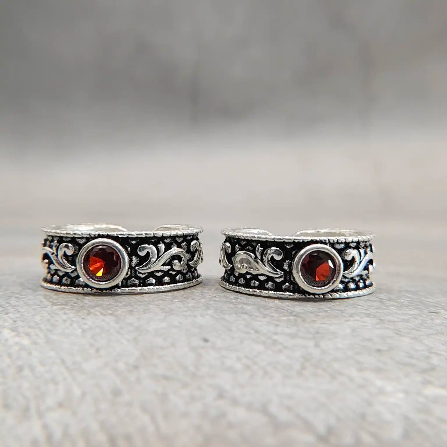 Traditional Antique Stone Silver Metti