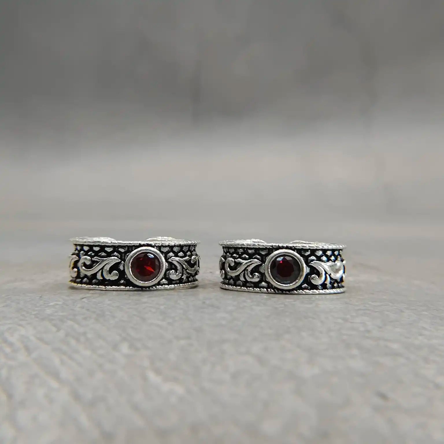 Traditional Antique Stone Silver Metti