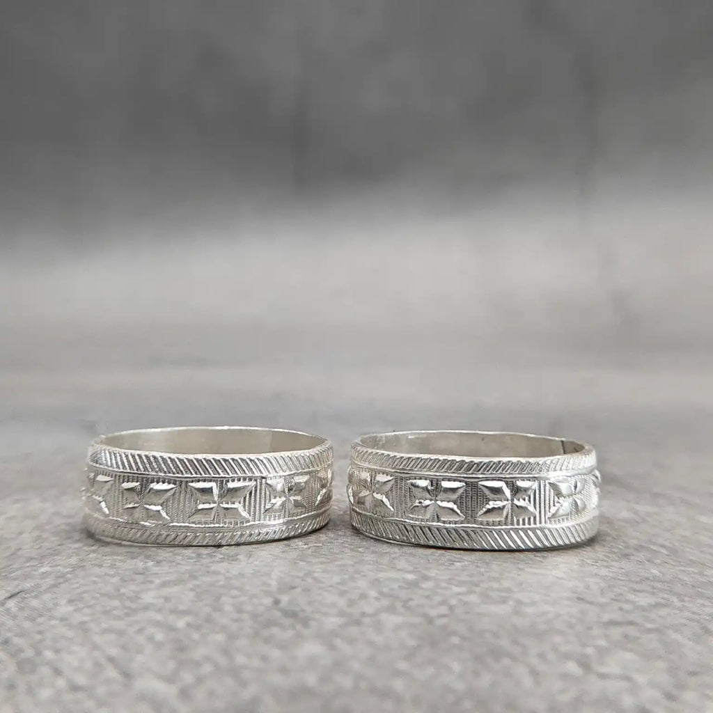 Traditional Plain Silver Metti