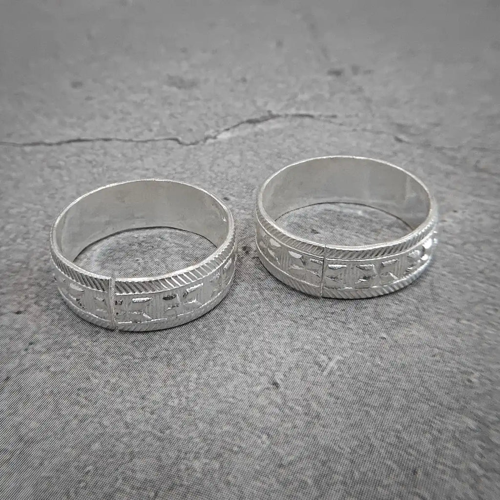 Traditional Plain Silver Metti