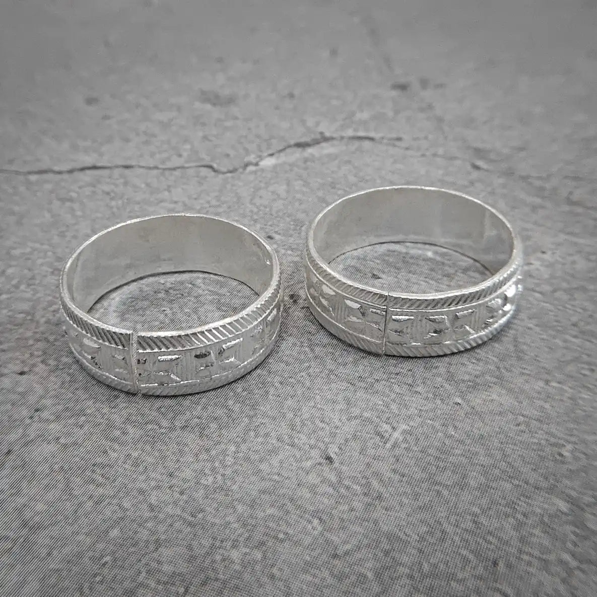 Traditional Plain Silver Metti