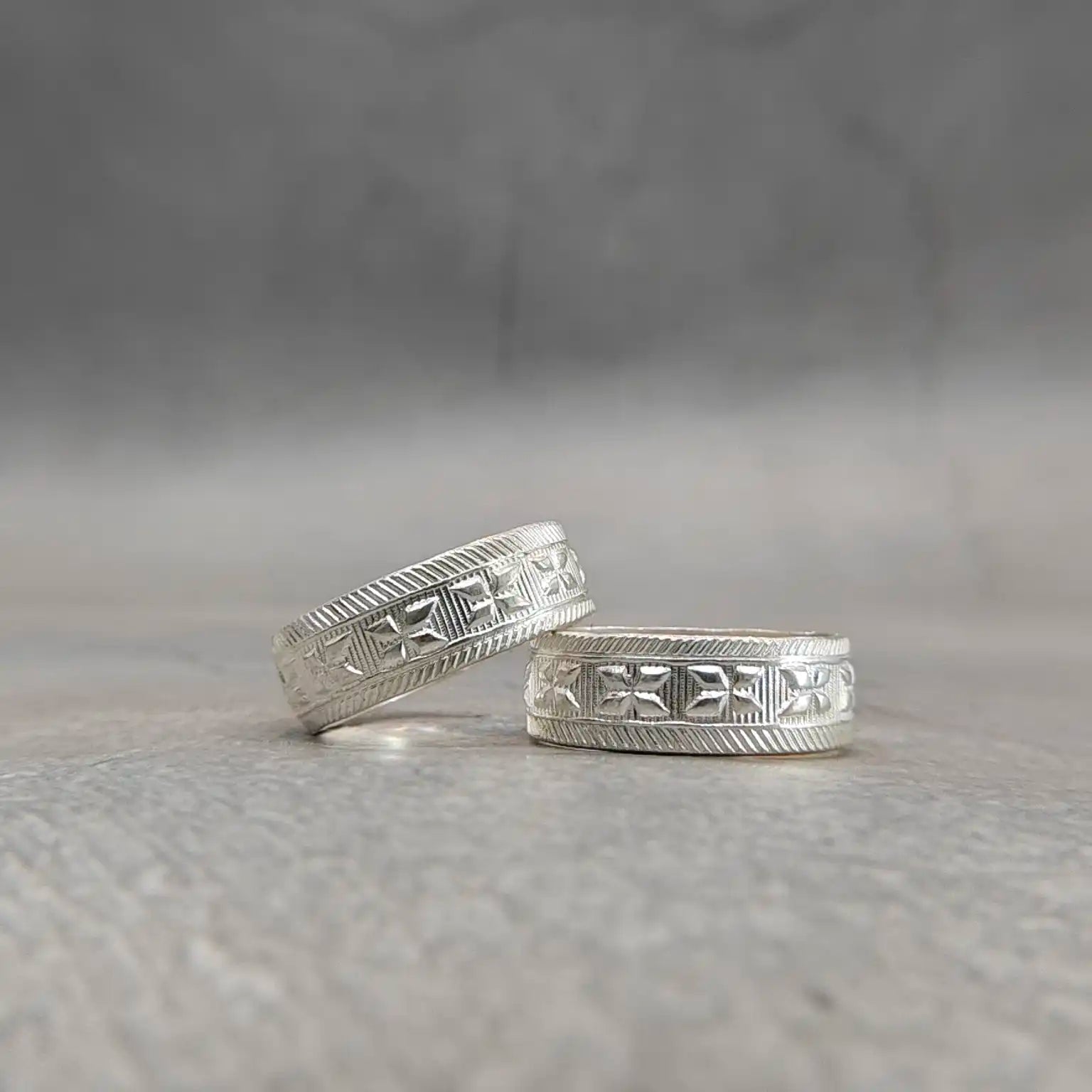 Traditional Plain Silver Metti