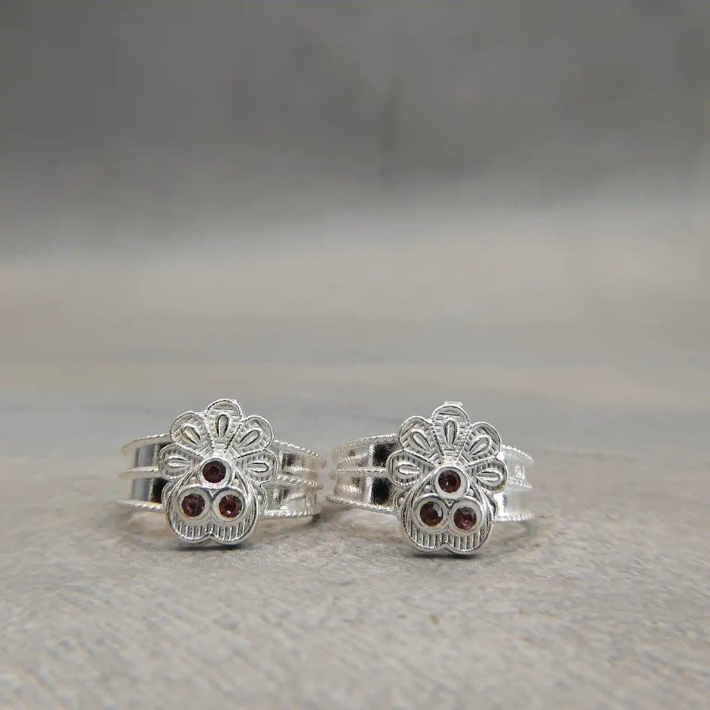 Traditional Butterfly Shaped Silver Metti