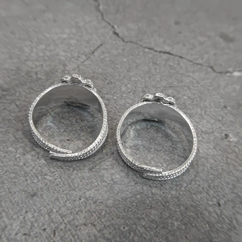 Traditional Butterfly Shaped Silver Metti