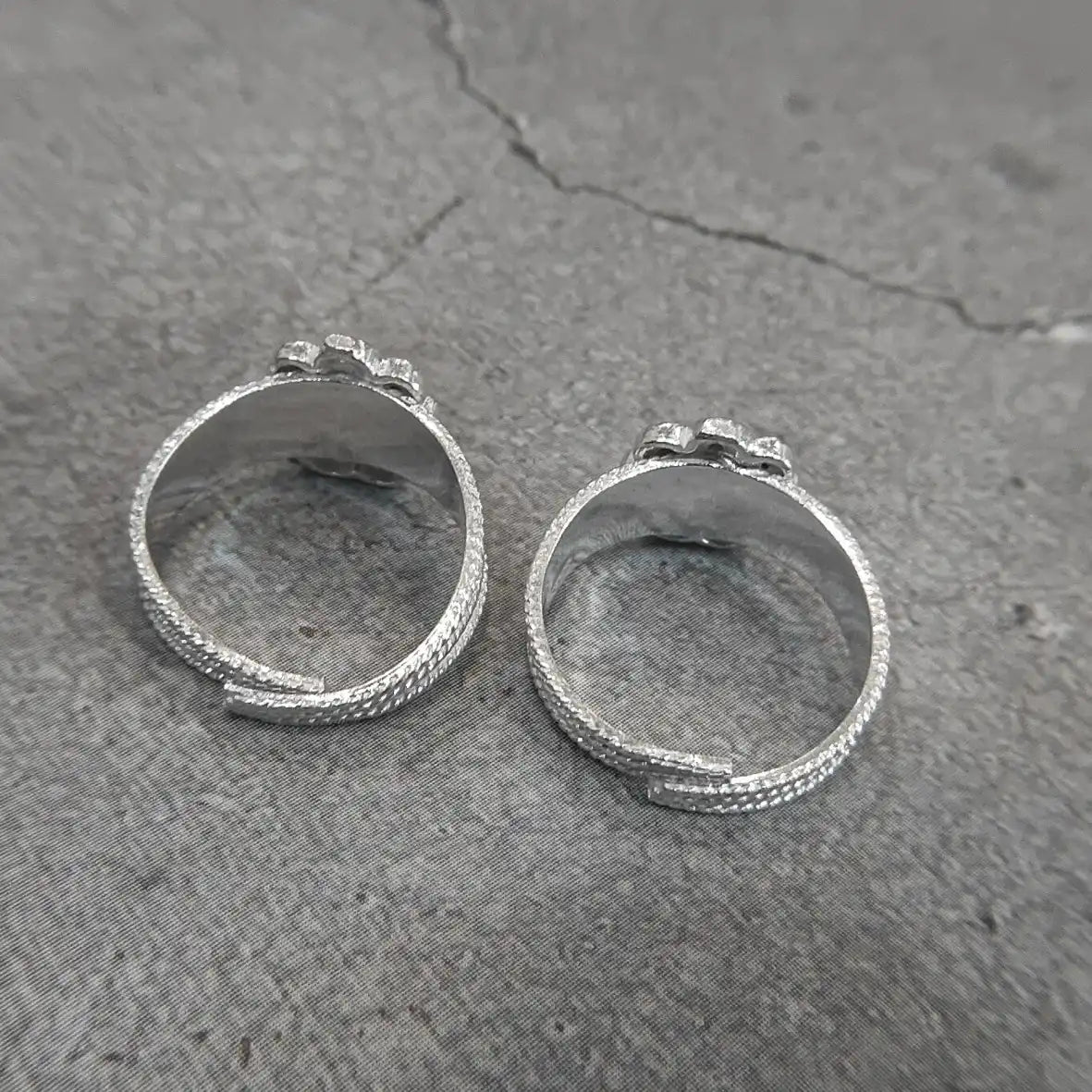 Traditional Butterfly Shaped Silver Metti