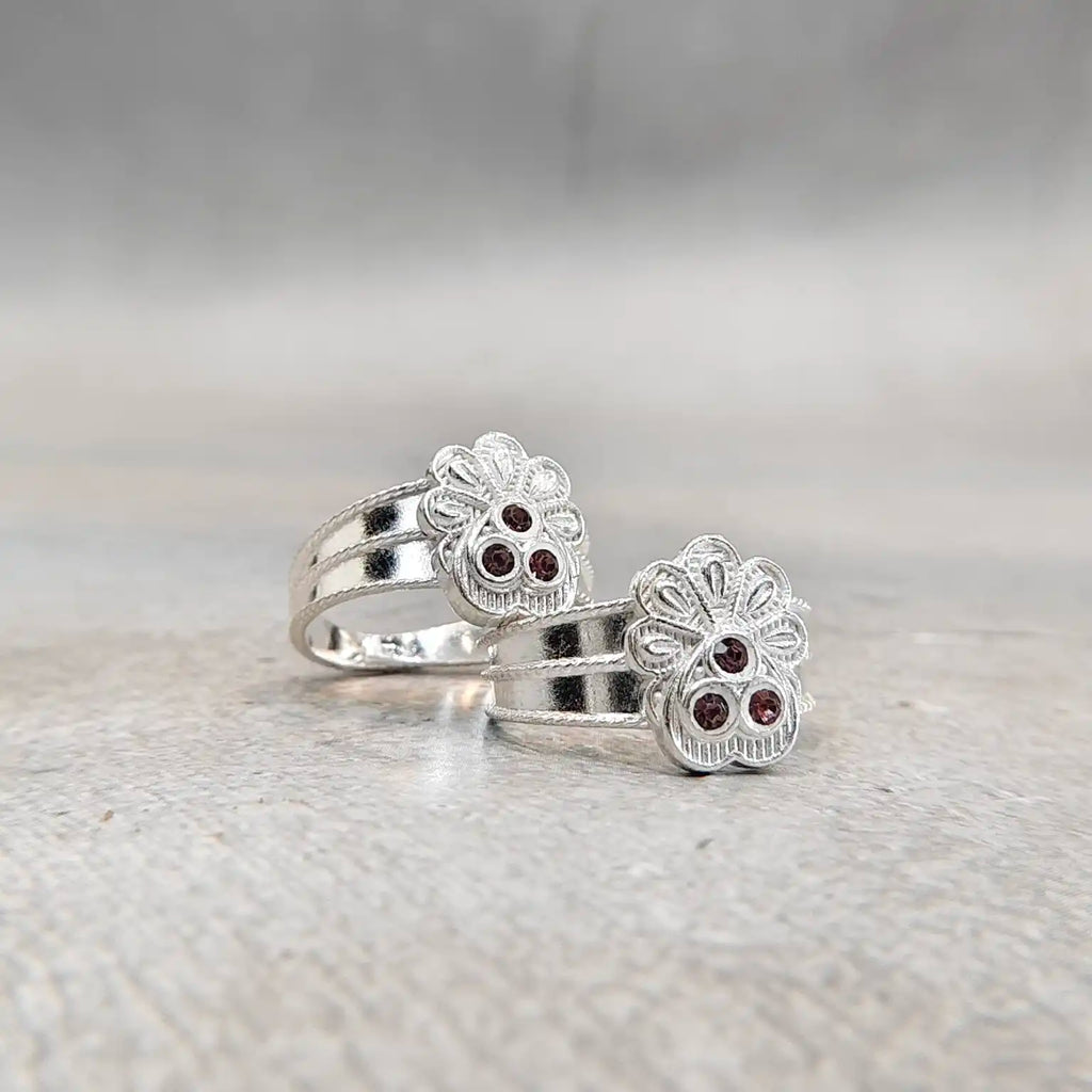 Traditional Butterfly Shaped Silver Metti