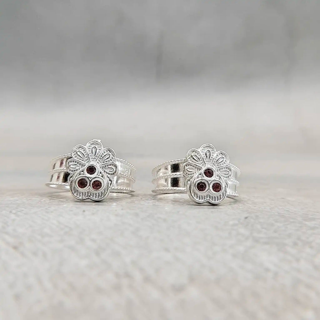 Traditional Butterfly Shaped Silver Metti