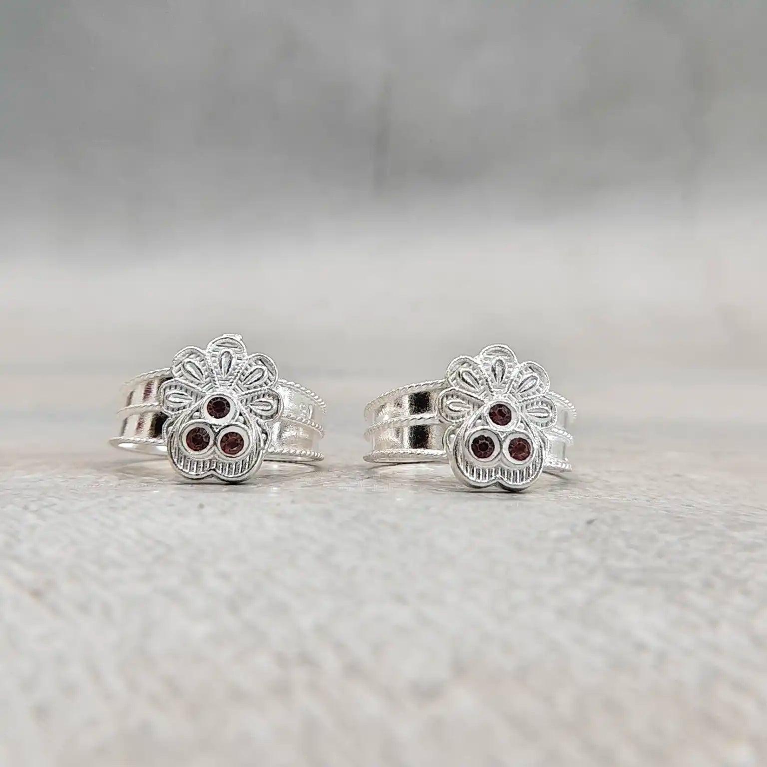 Traditional Butterfly Shaped Silver Metti
