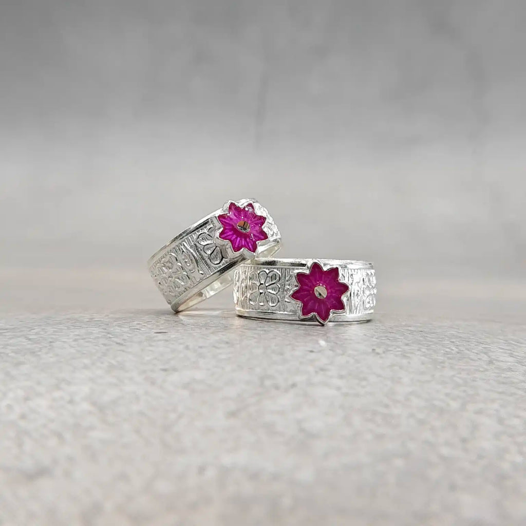 Traditional Flower Silver Metti