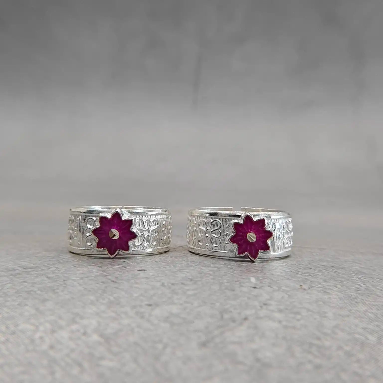 Traditional Flower Silver Metti
