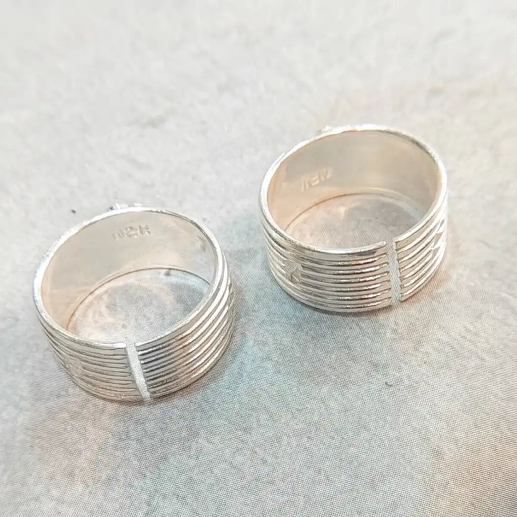 Traditional Unique Silver Metti